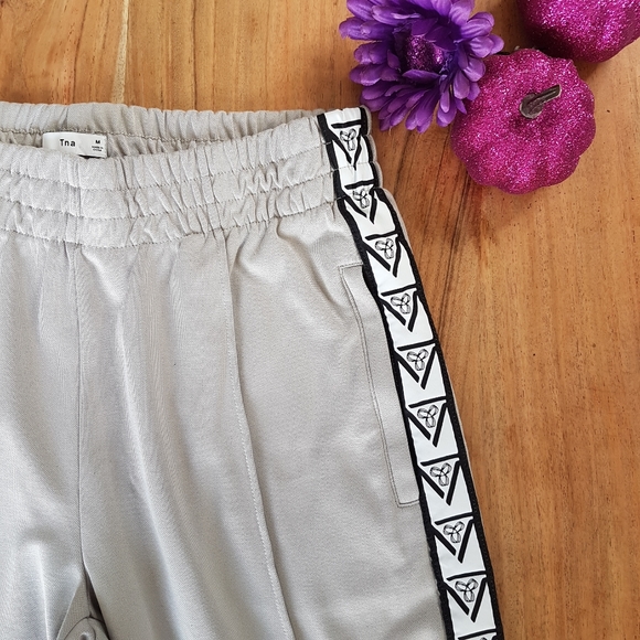 Aritiza • TNA Pull on Track pants • Sz M - Picture 2 of 16